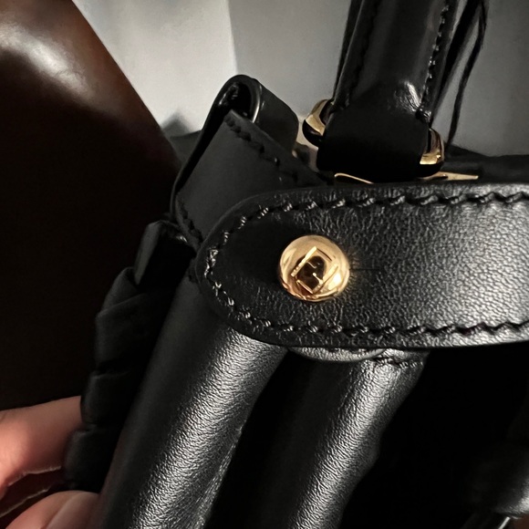 FENDI PEEKABOO Soft black nappa leather, medium size, whipstitch edge. - Picture 3 of 15